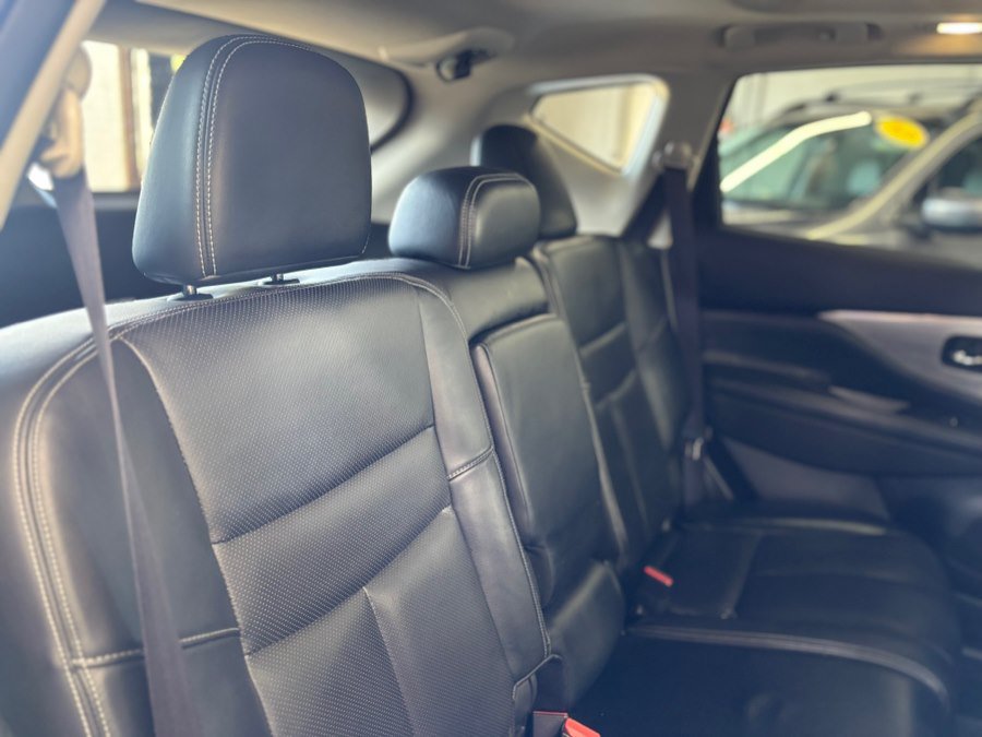 Used 2015 Nissan Murano Platinum w/ Platinum Technology Package AWD/4WD image 18