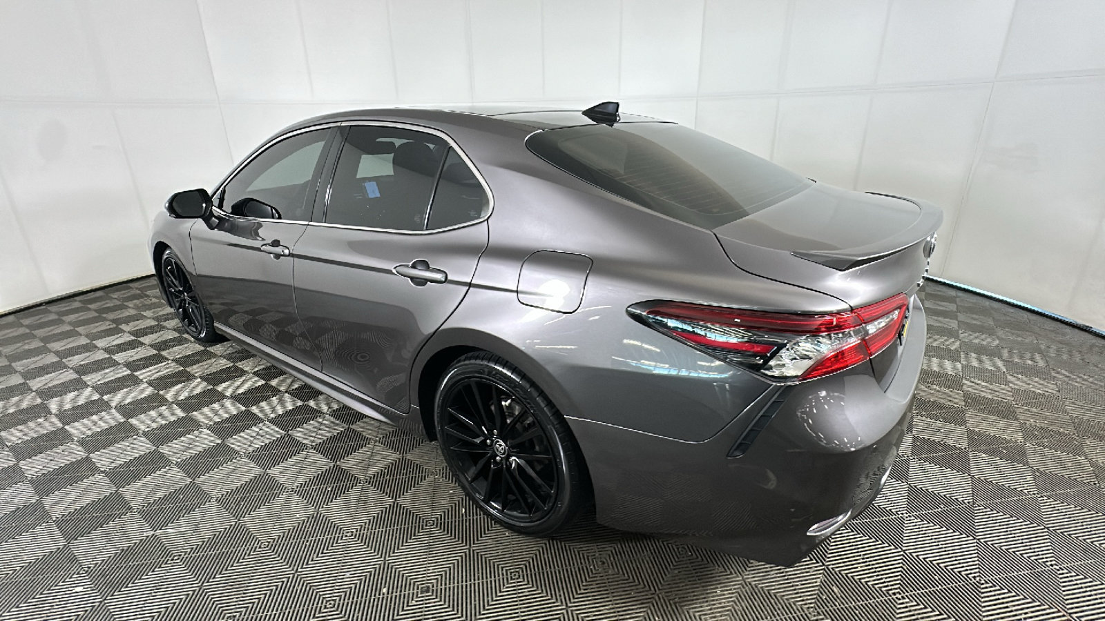 Used 2022 Toyota Camry XSE w/ Navigation Package FWD image 5
