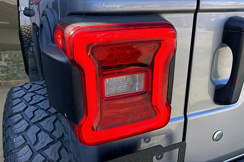 Used 2020 Jeep Wrangler Unlimited Sahara image 29