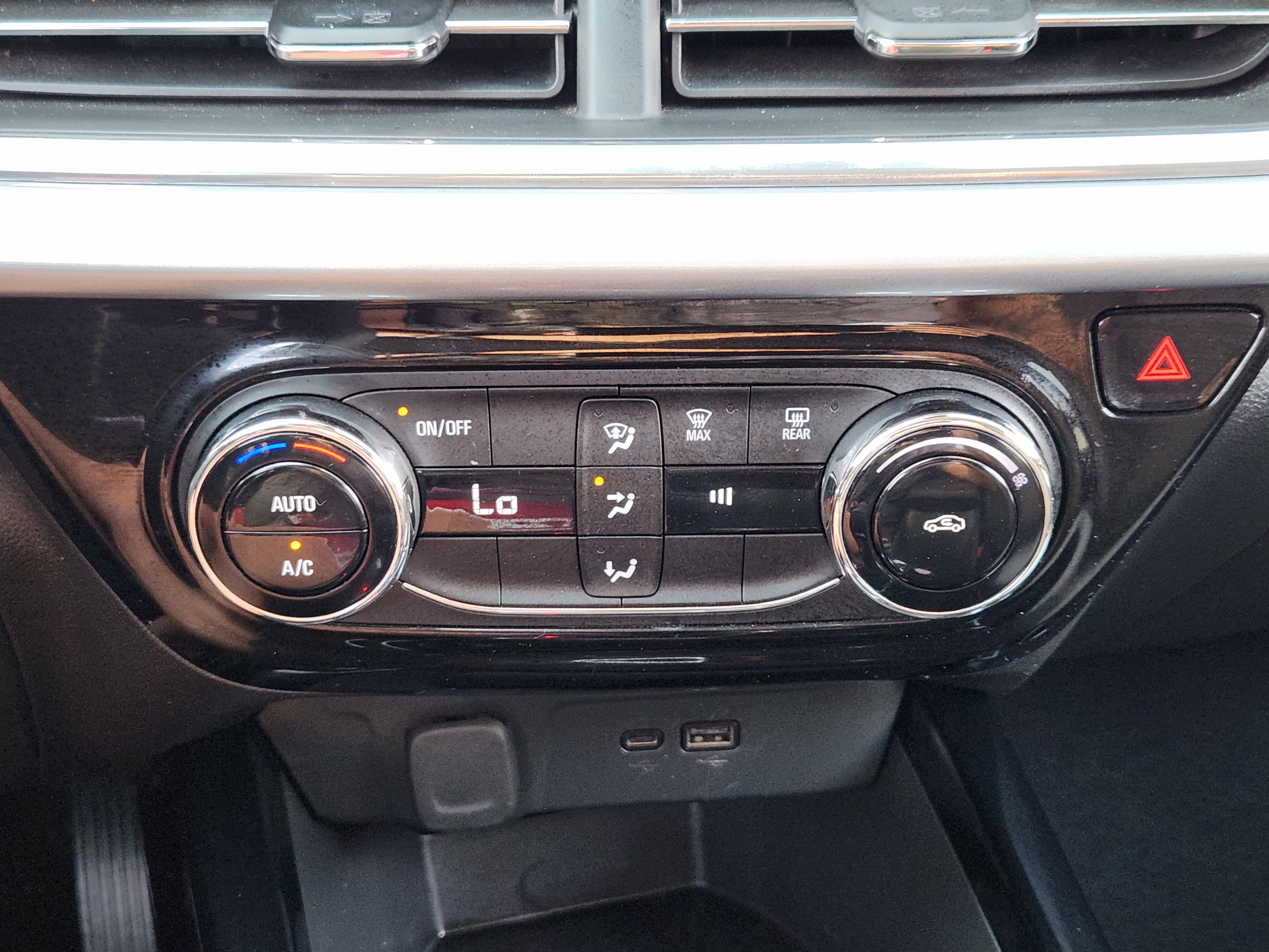 Used 2025 Chevrolet Trax LT FWD image 20