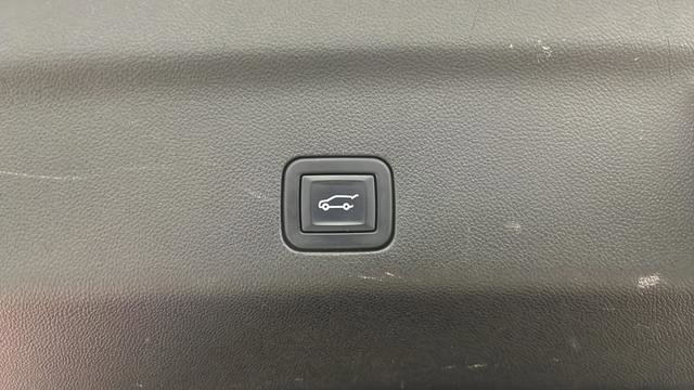 Used 2022 GMC Yukon XL SLT w/ SLT Premium Package AWD/4WD image 32