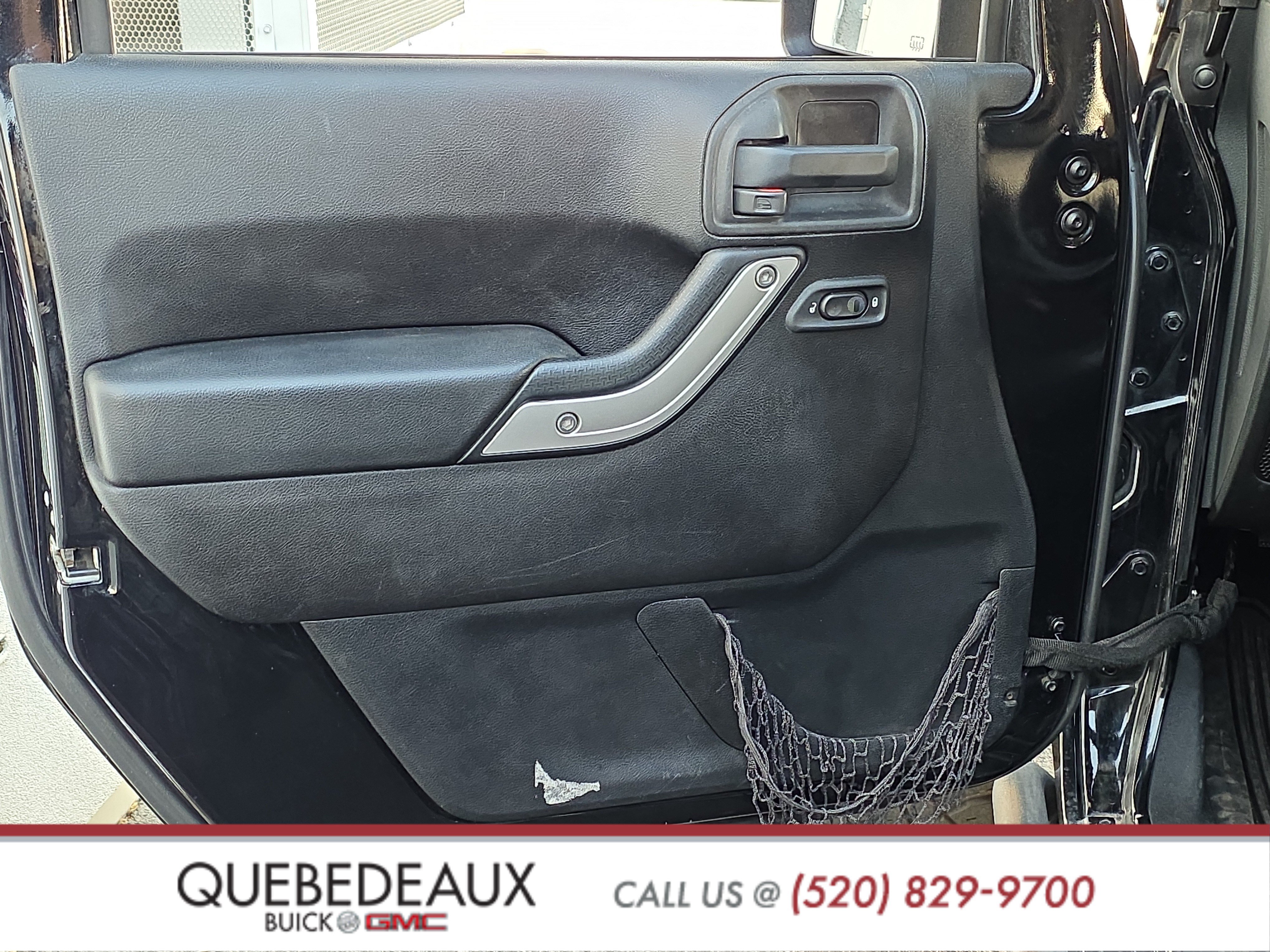 Used 2015 Jeep Wrangler Unlimited Sahara w/ Max Tow Package AWD/4WD image 9