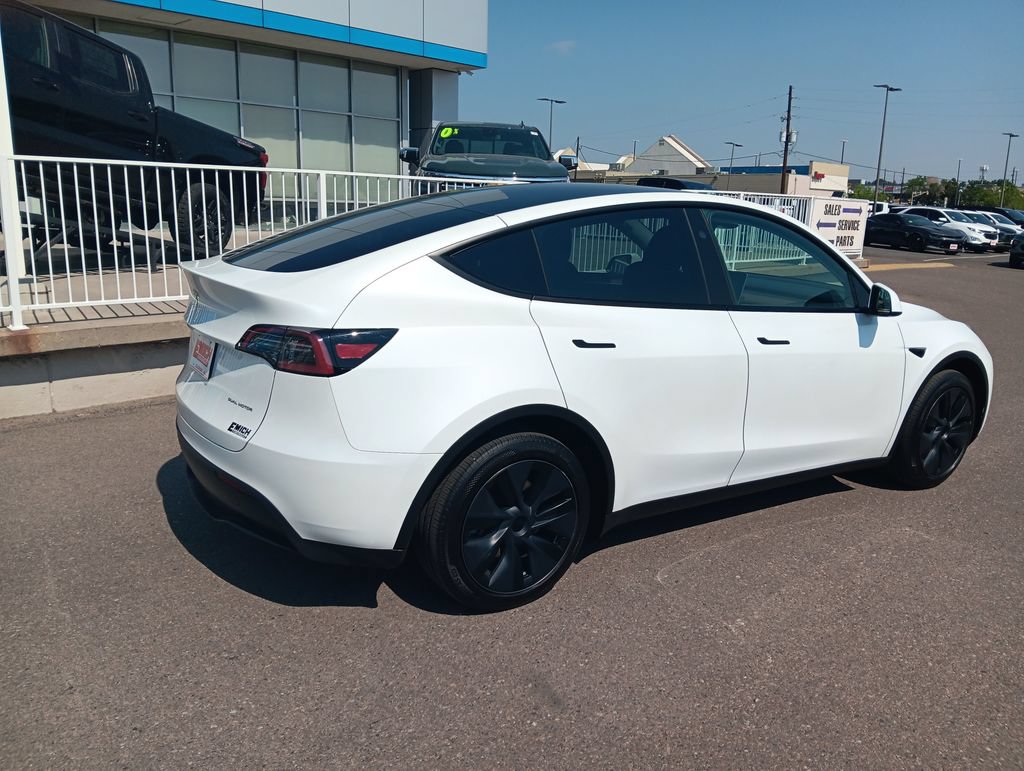 Used 2024 Tesla Model Y Long Range AWD/4WD image 5