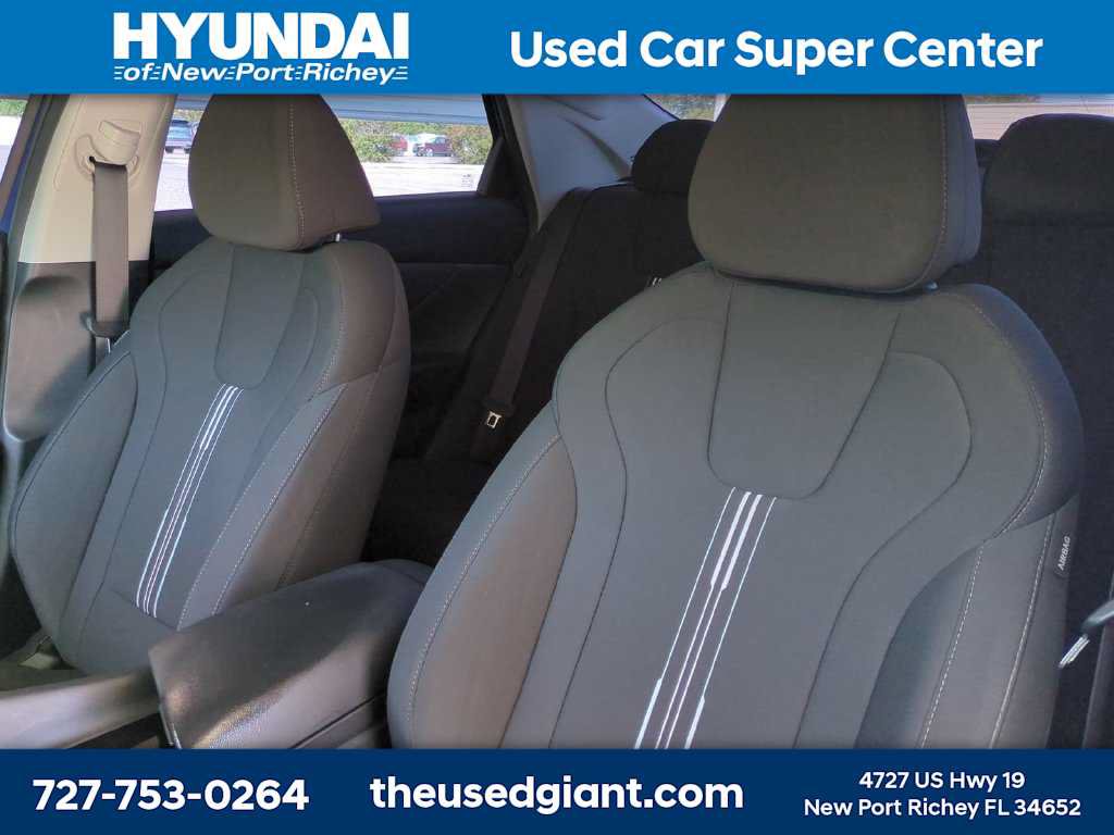 Used 2025 Hyundai Elantra SEL FWD image 7