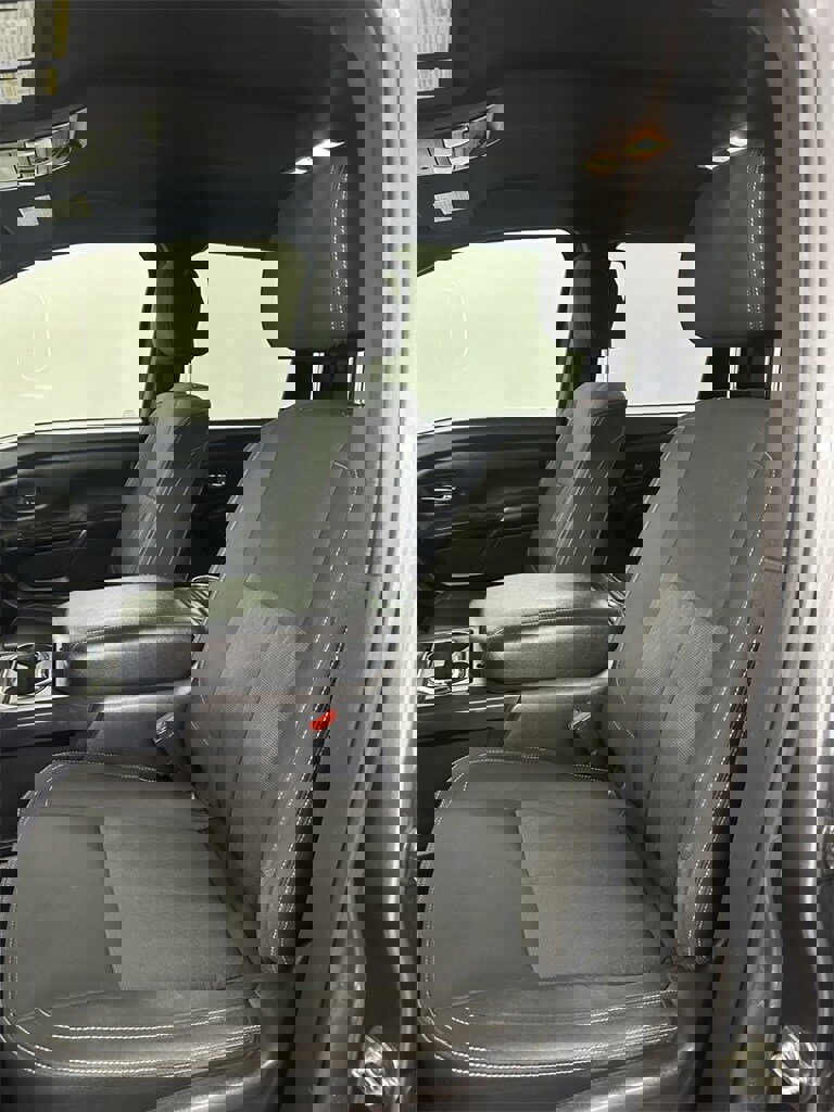 Used 2019 Nissan Titan SV w/ SV Convenience Package image 12