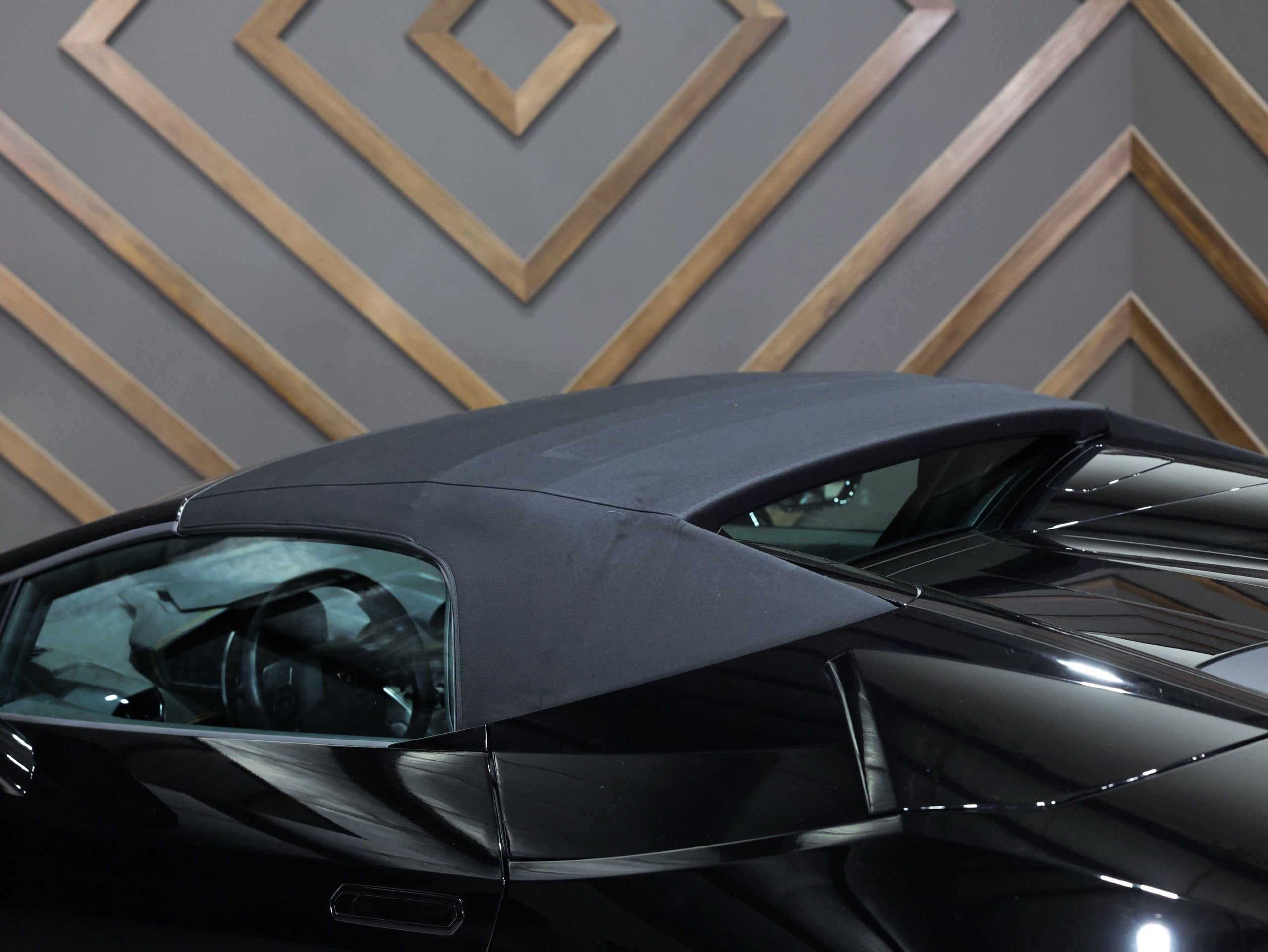 Used 2018 Lamborghini Huracan LP 580-2 RWD image 15