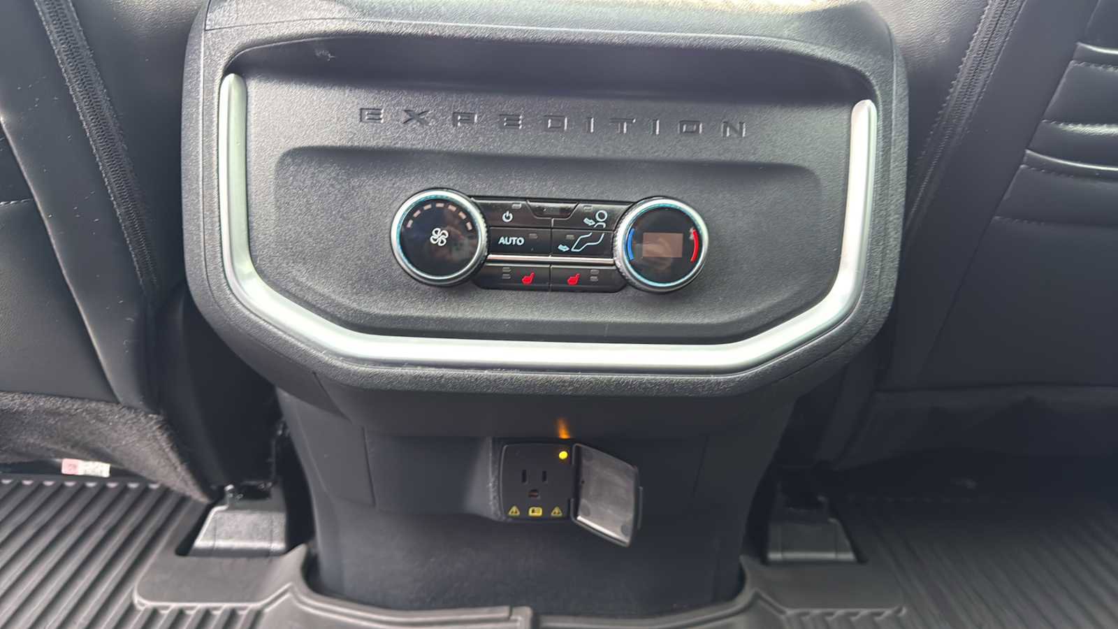 Used 2025 Ford Expedition Platinum w/ Stealth Performance Package image 29