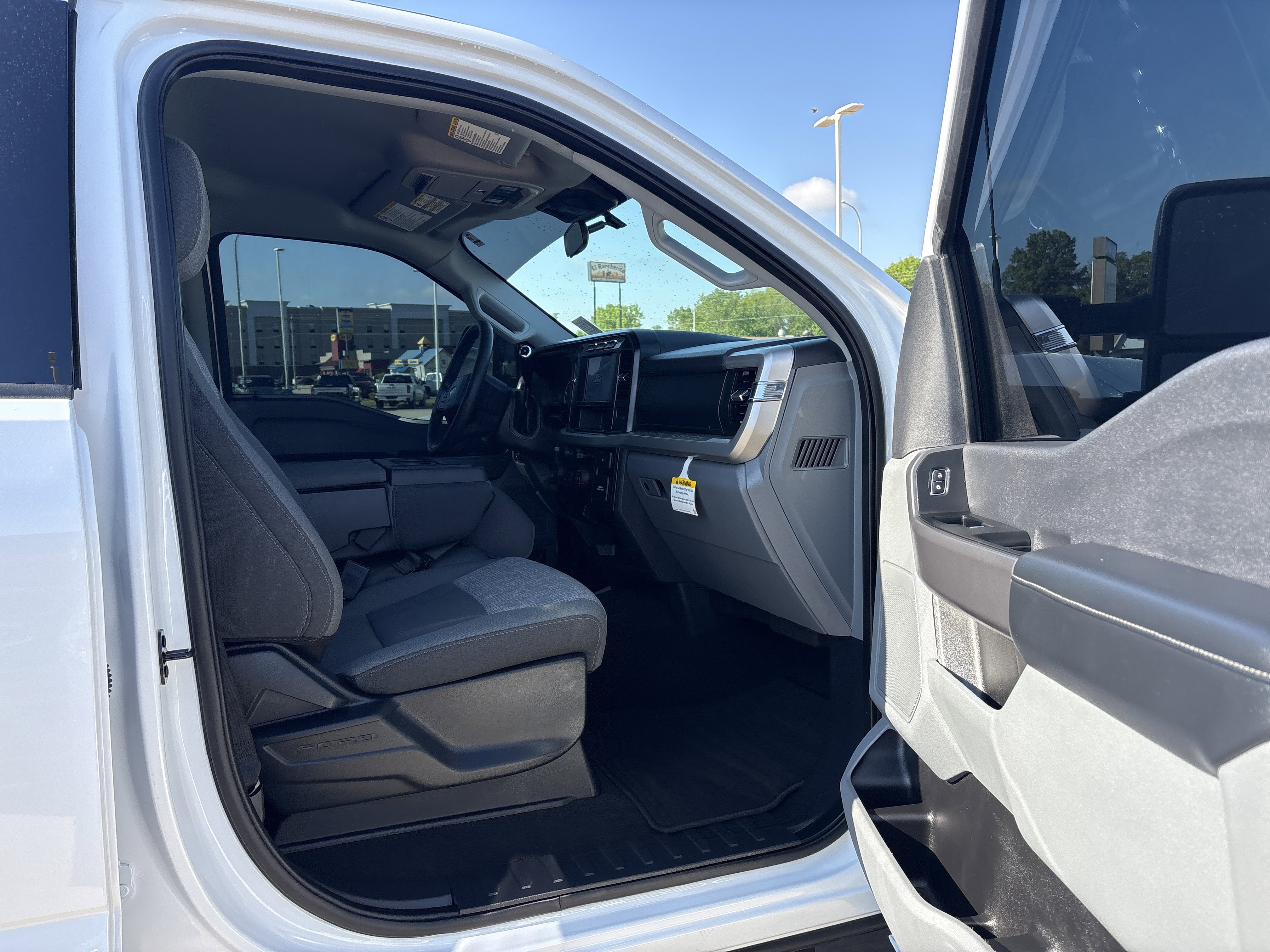 Used 2024 Ford F250 XLT w/ FX4 Off-Road Package AWD/4WD image 10