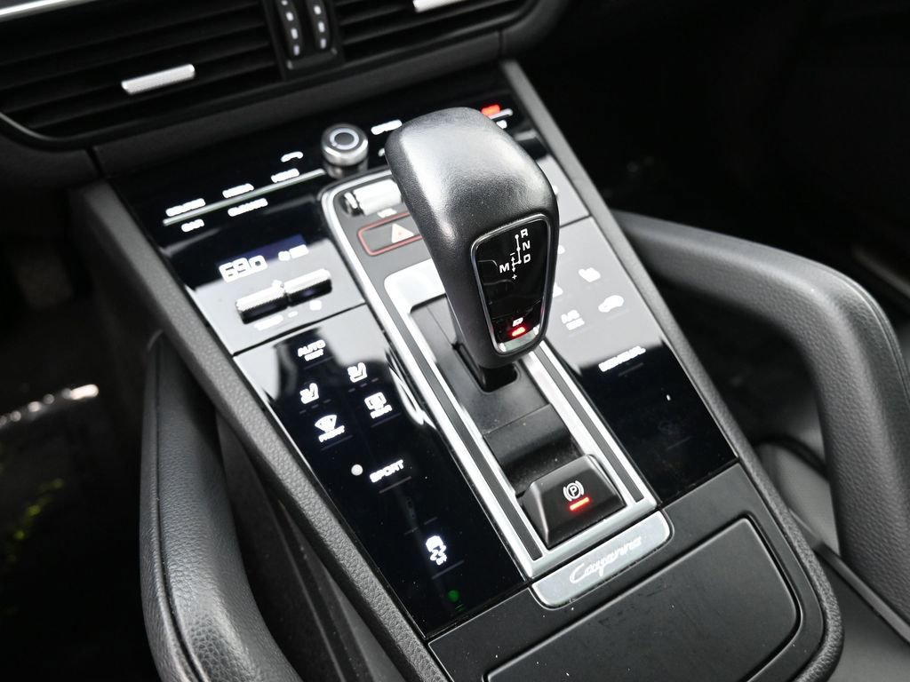 Certified 2023 Porsche Cayenne Platinum Edition image 22