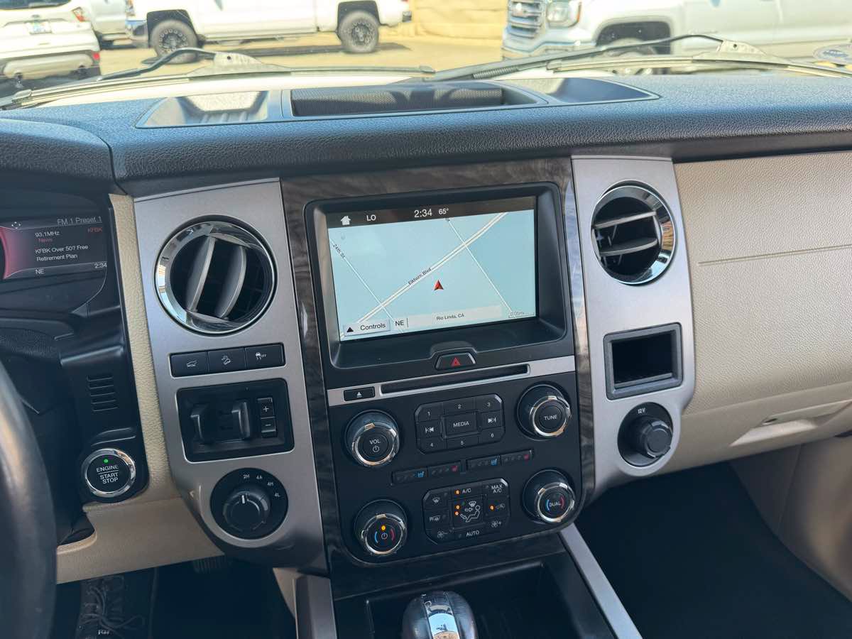 Used 2016 Ford Expedition Limited w/ Equipment Group 301A AWD/4WD image 30