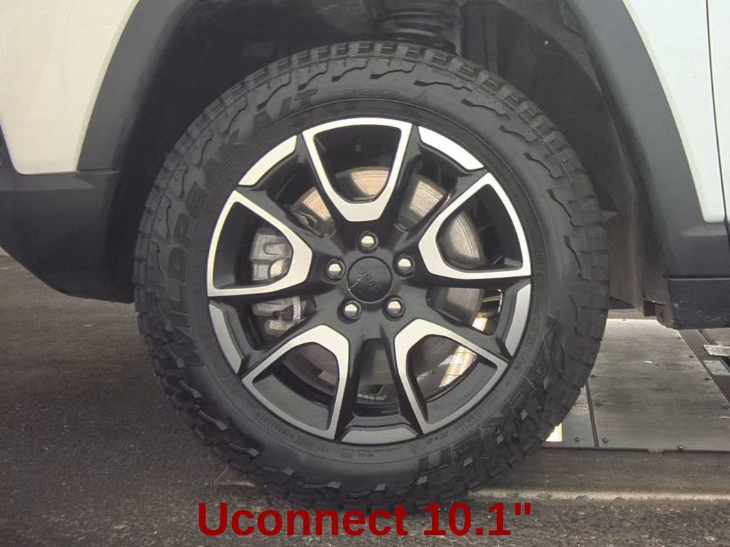 Used 2024 Jeep Compass Trailhawk w/ Trailhawk Convenience Group AWD/4WD image 18