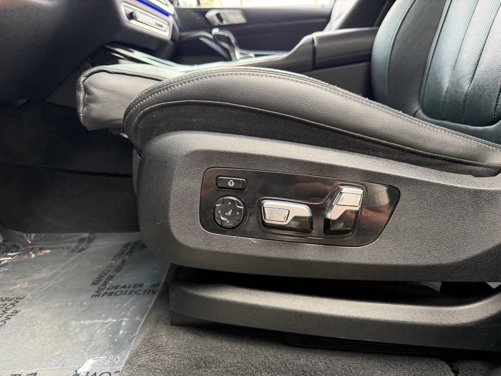 Used 2020 BMW X7 M50i AWD/4WD image 27