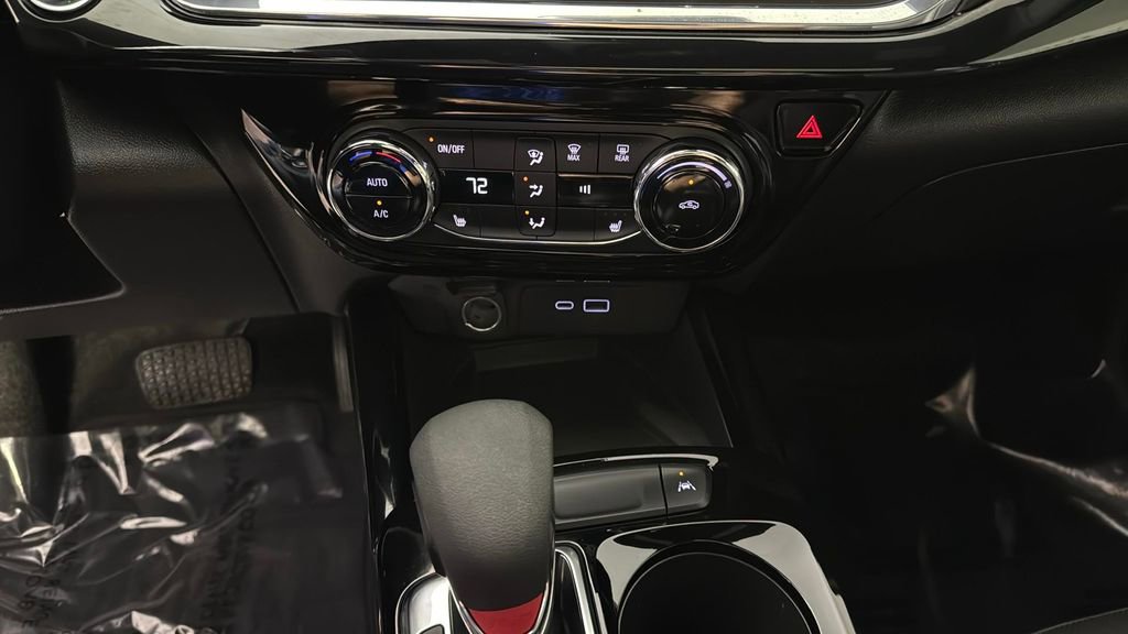 Used 2024 Chevrolet Trax RS w/ Sunroof Package image 21