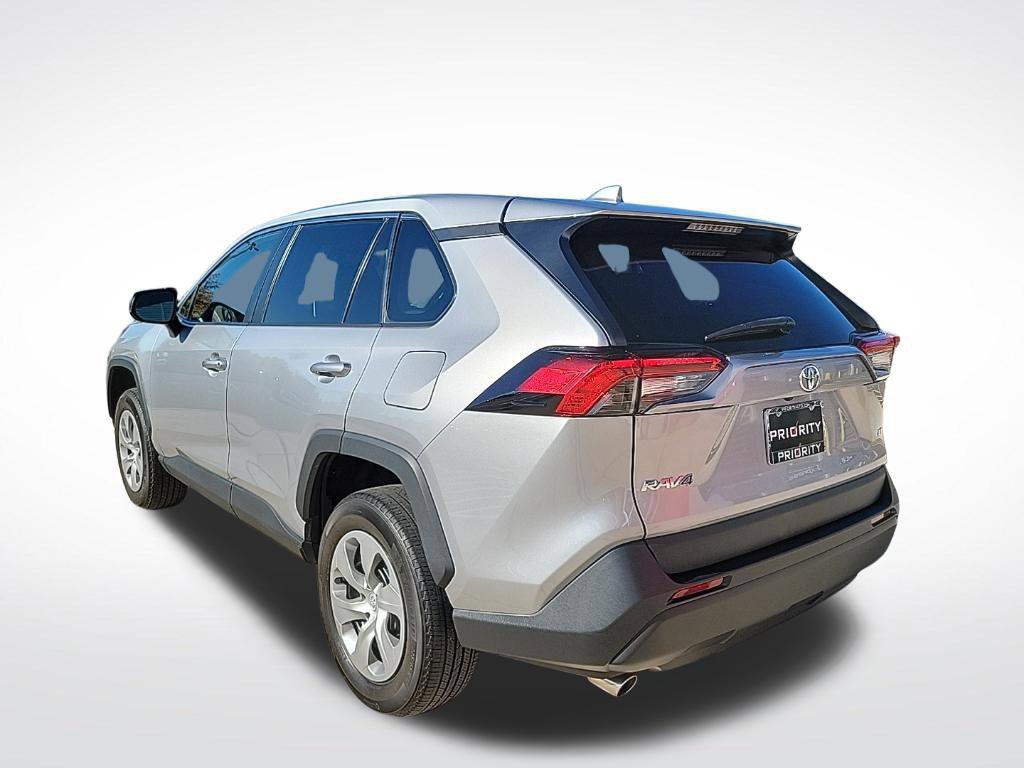 Used 2023 Toyota RAV4 LE FWD image 3