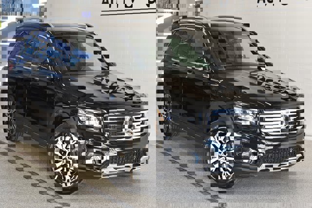 New 2025 Mercedes-Benz GLB 250 4MATIC image 1