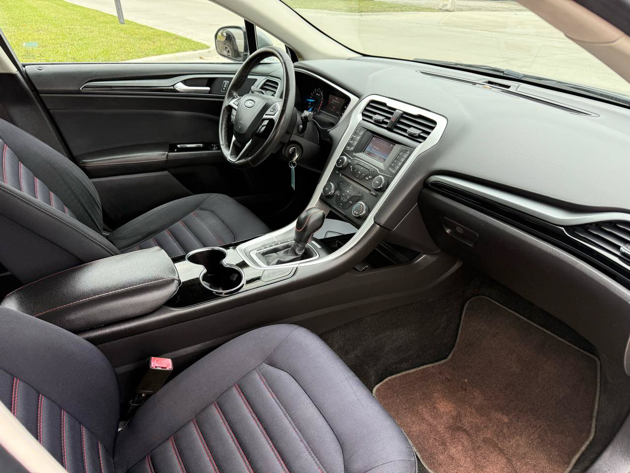 Used 2014 Ford Fusion SE w/ Equipment Group 201A FWD image 25