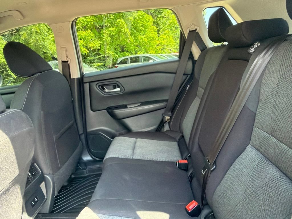 Used 2024 Nissan Rogue SV AWD/4WD image 18