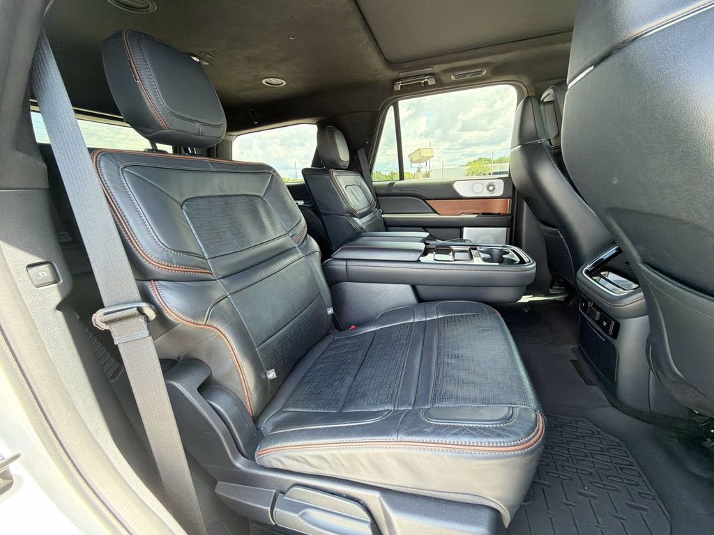 Used 2024 Lincoln Navigator Black Label AWD/4WD image 13