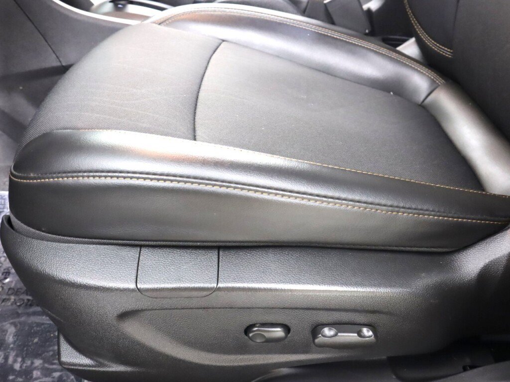 Used 2021 Chevrolet Trax LT w/ LT Convenience Package image 28