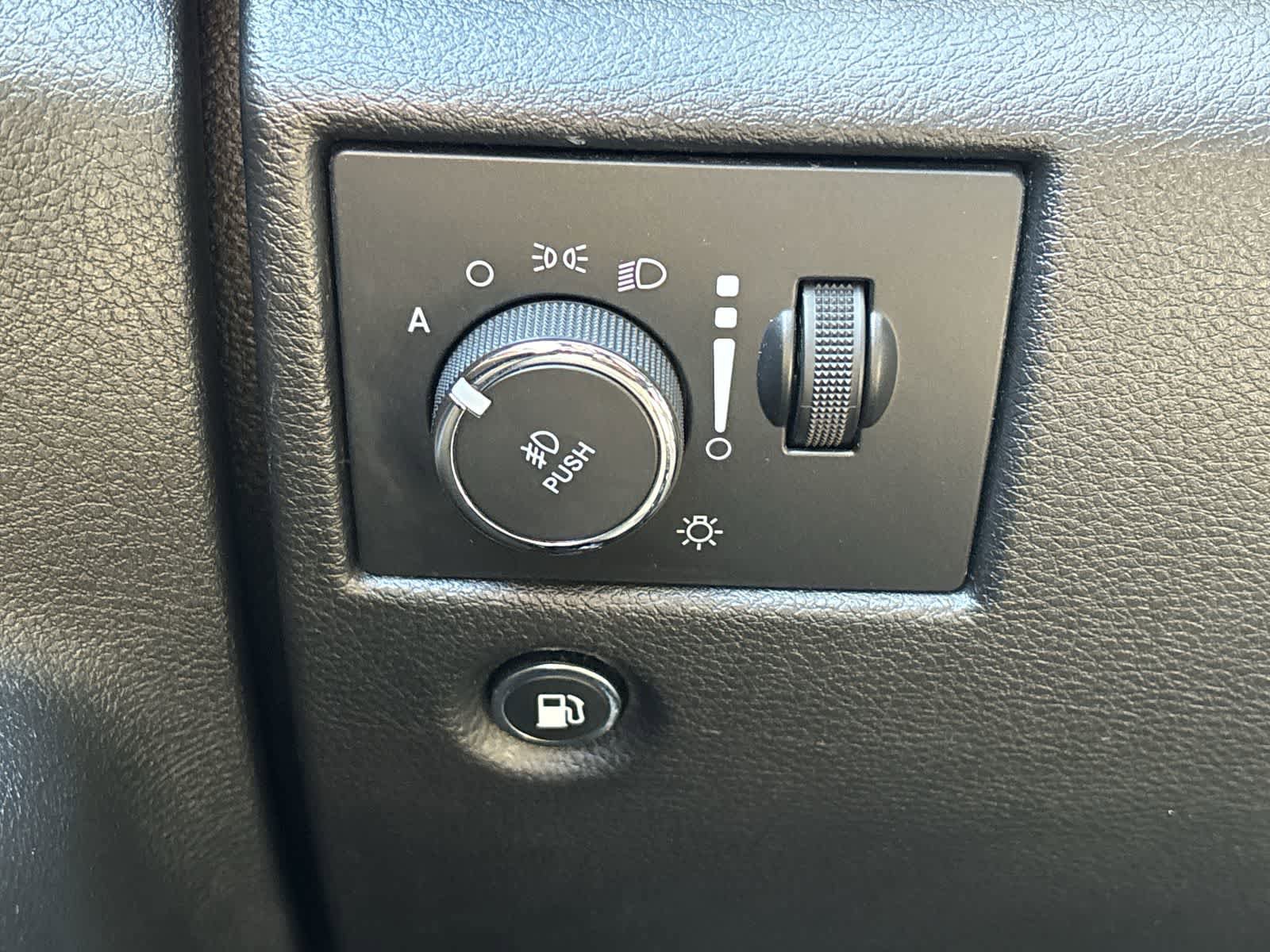 Certified 2020 Jeep Grand Cherokee Altitude AWD/4WD image 9
