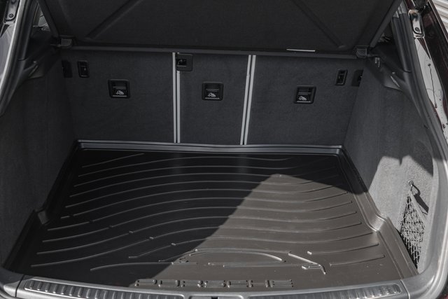 Used 2023 Porsche Macan w/ Premium Package Plus image 28