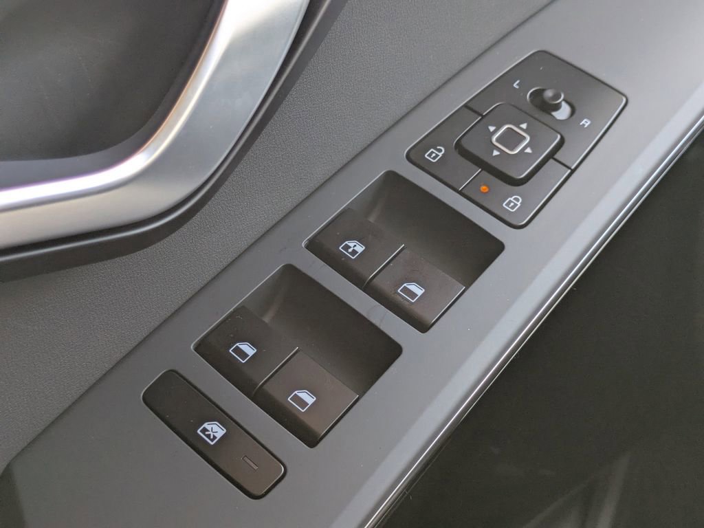 Used 2025 Kia Niro EX image 24