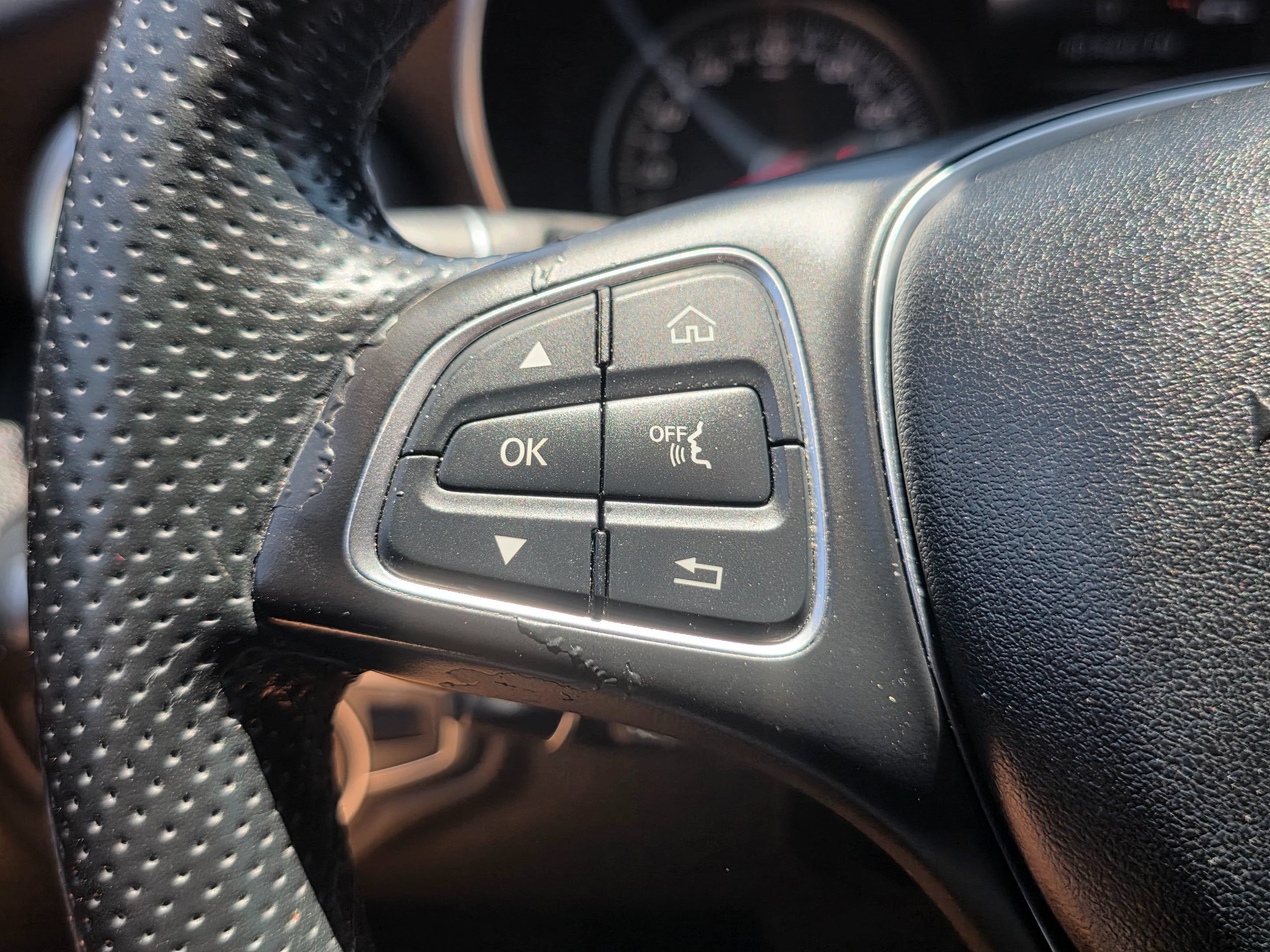 Used 2016 Mercedes-Benz C 350e Sedan w/ Multimedia Package image 24