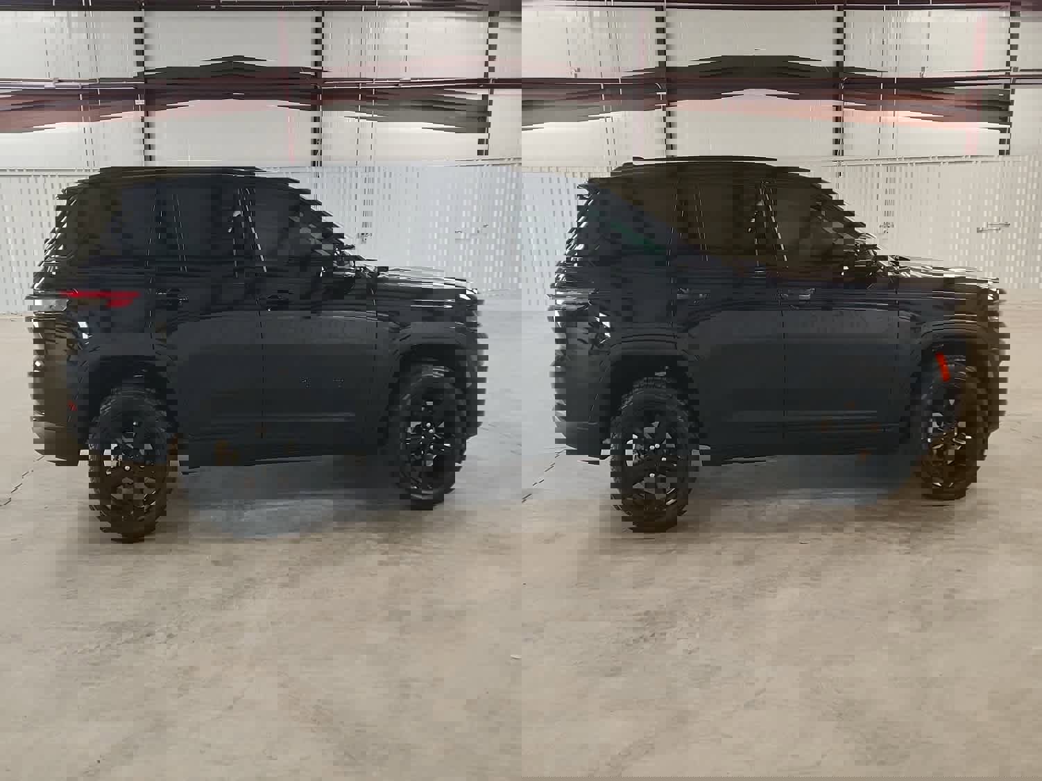 Used 2024 Jeep Grand Cherokee Limited w/ Black Appearance Package image 6