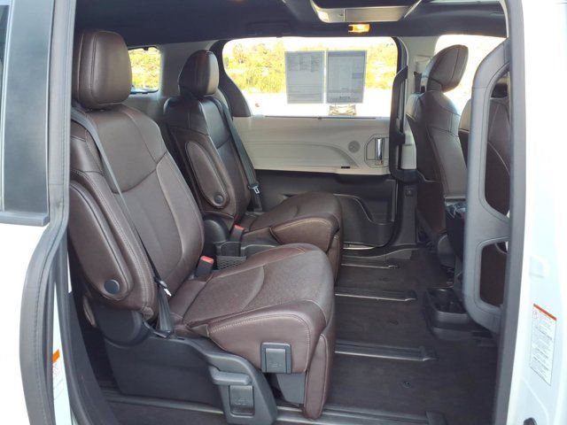 Used 2021 Toyota Sienna Platinum FWD image 20