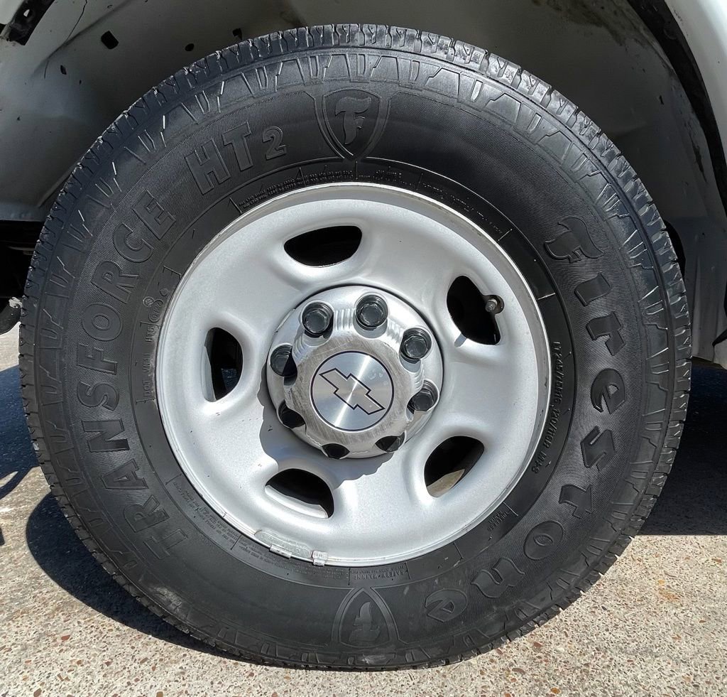 Used 2017 Chevrolet Express 2500 Extended image 14