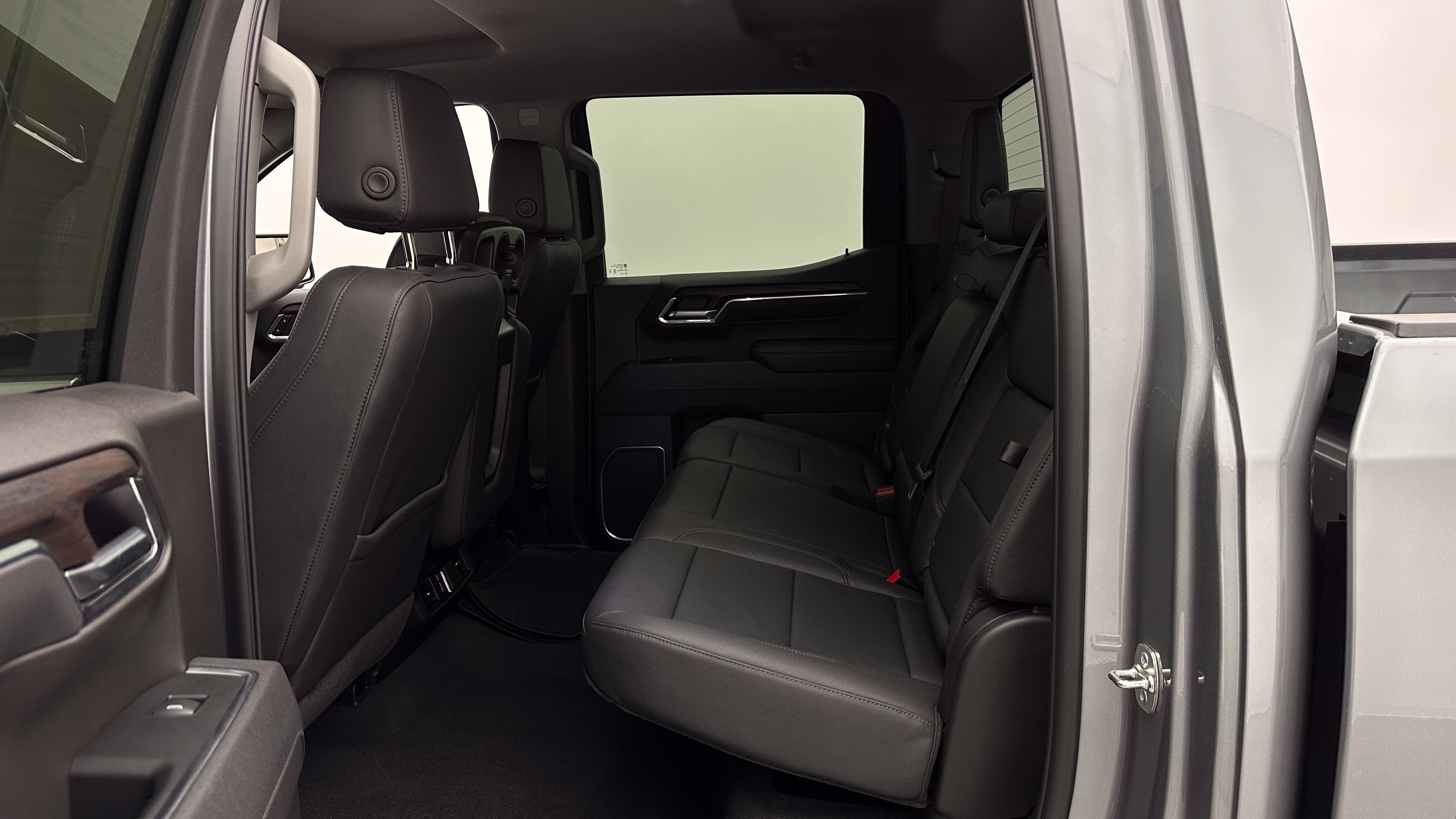 Used 2026 GMC Sierra 1500 SLT RWD image 23
