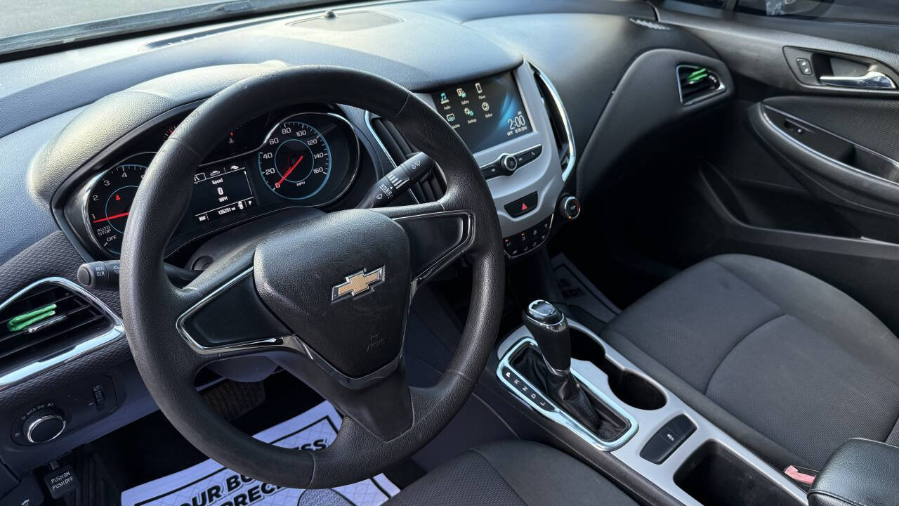 Used 2017 Chevrolet Cruze LS FWD image 11