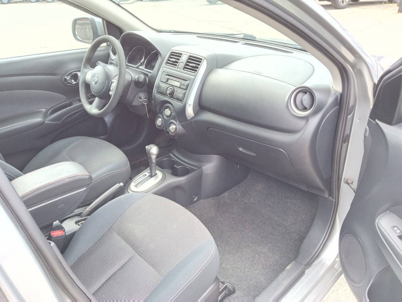 Used 2014 Nissan Versa SV FWD image 9