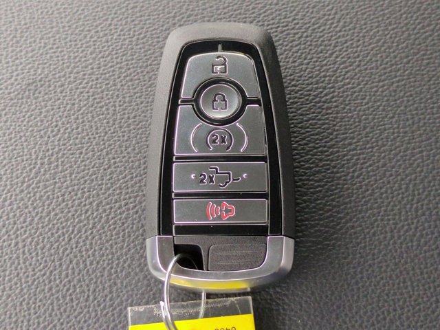 New 2026 Ford F250 Lariat w/ Black Appearance Package image 28