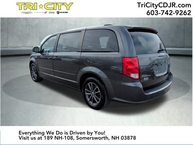 Used 2016 Dodge Grand Caravan SXT image 3