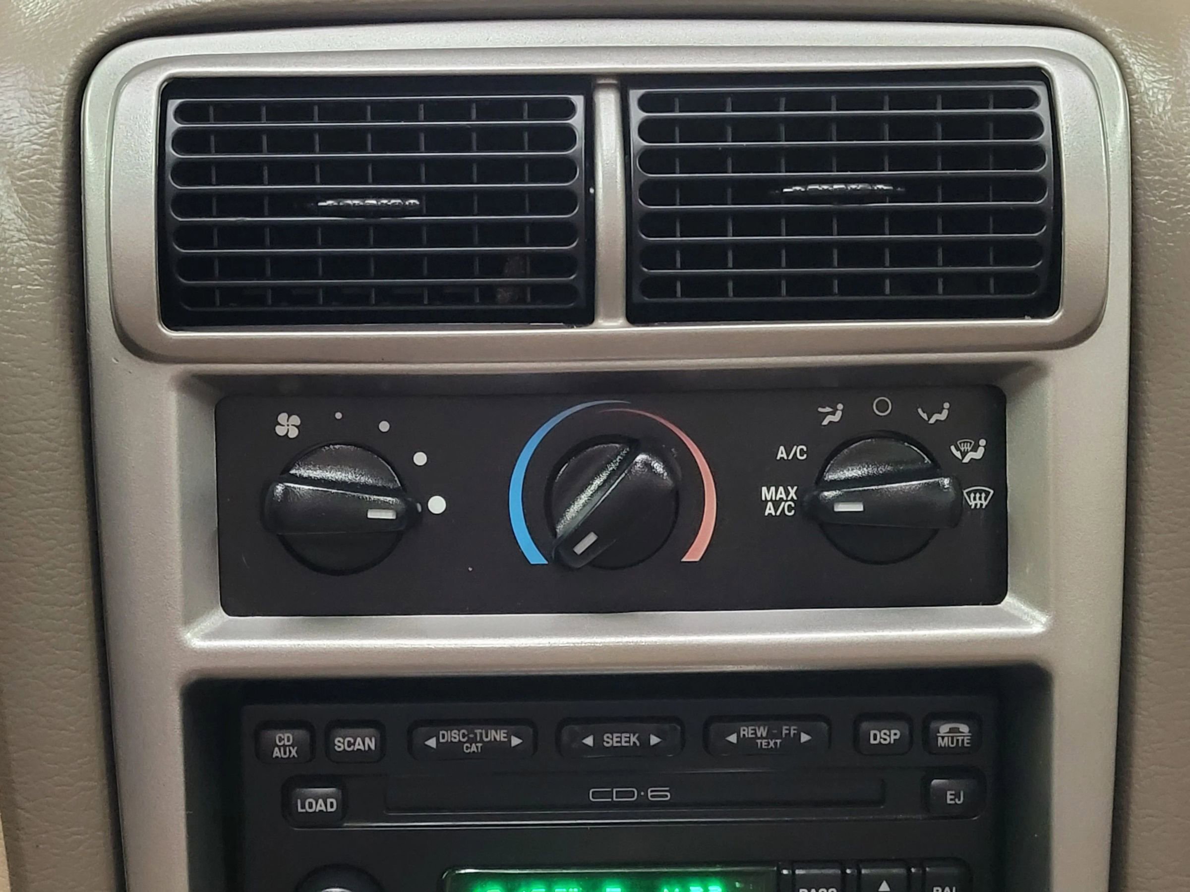 Used 2004 Ford Mustang Deluxe Convertible 2D image 37