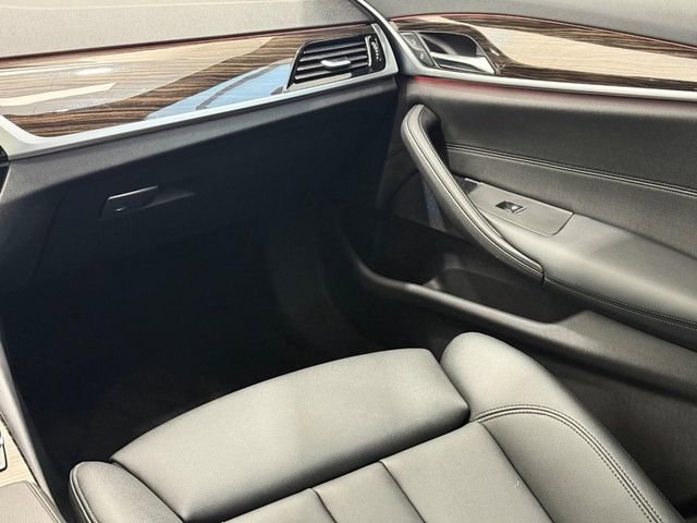 Used 2020 BMW 530i xDrive image 13