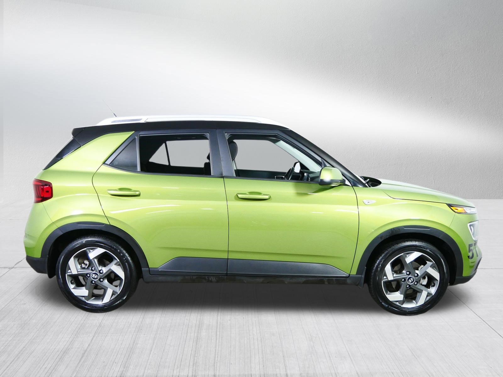 Used 2023 Hyundai Venue SEL image 8