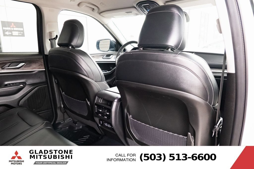 Used 2023 Jeep Grand Cherokee Limited AWD/4WD image 23
