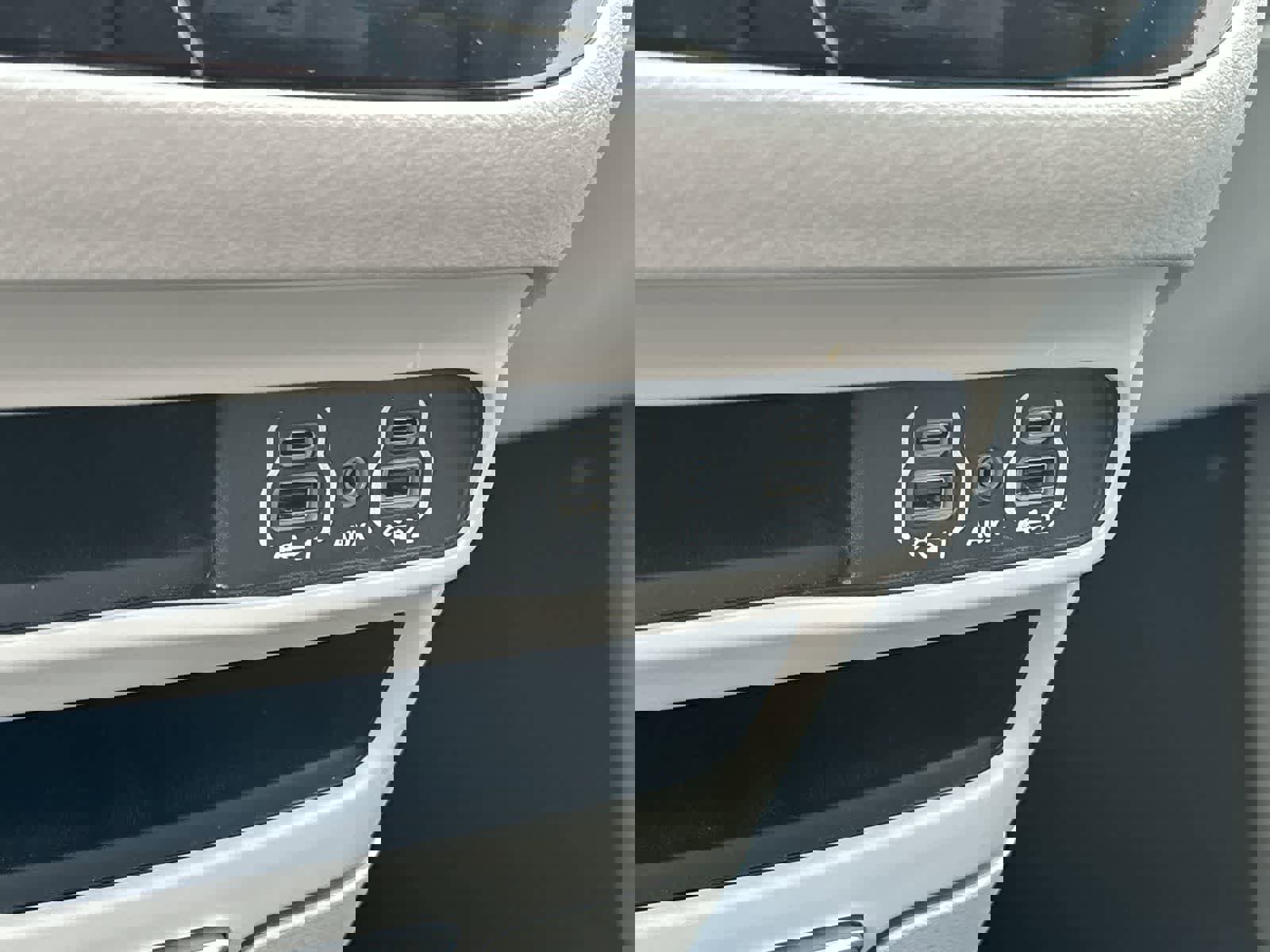 Certified 2024 Chrysler Pacifica Touring-L image 24