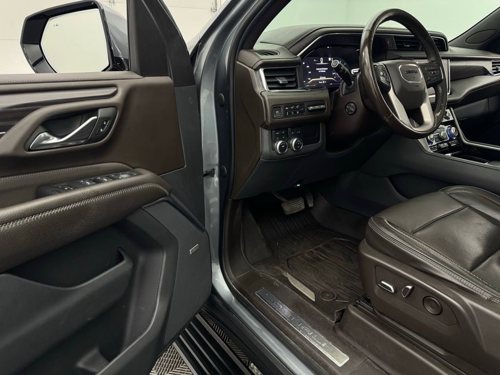 Used 2022 GMC Yukon XL Denali image 9