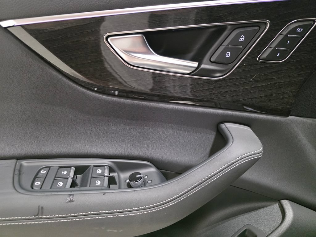 Certified 2025 Audi Q8 Premium Plus w/ Premium Plus Package AWD/4WD image 18