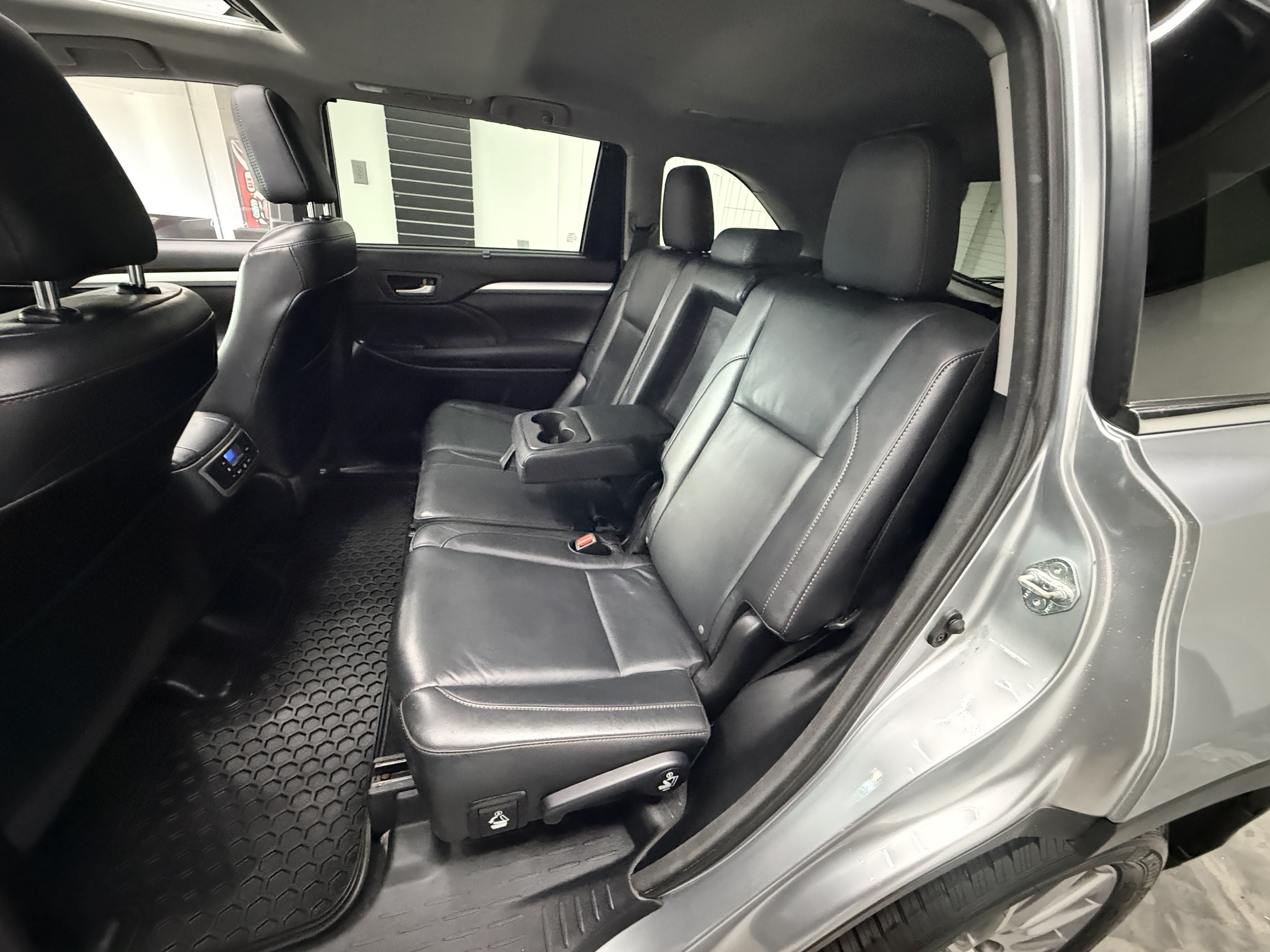 Used 2016 Toyota Highlander XLE AWD/4WD image 26