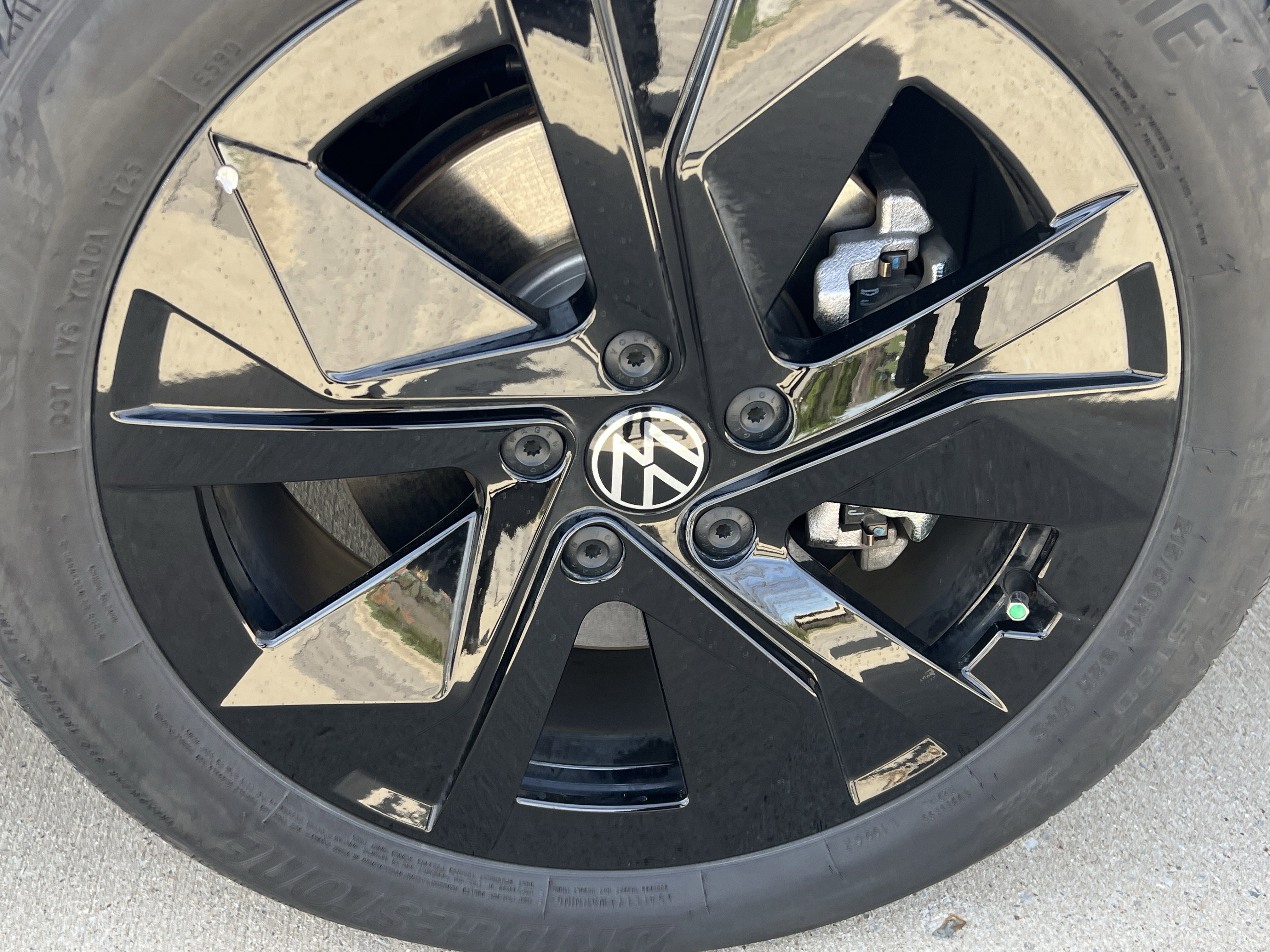 Certified 2025 Volkswagen Taos SE image 12