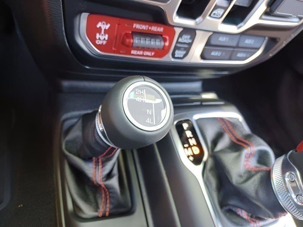 Used 2023 Jeep Gladiator Rubicon w/ LED Lighting Group AWD/4WD image 23