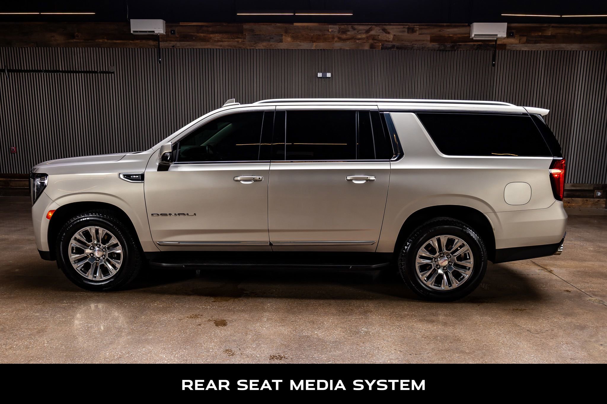 Used 2021 GMC Yukon XL Denali w/ LPO, Illumination Package image 5
