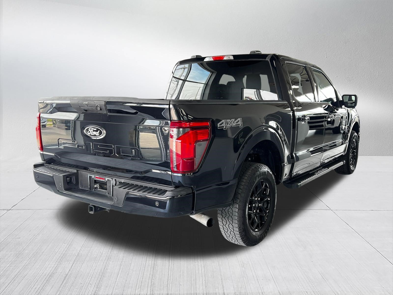 Used 2024 Ford F150 XLT w/ XLT Black Appearance Package AWD/4WD image 6