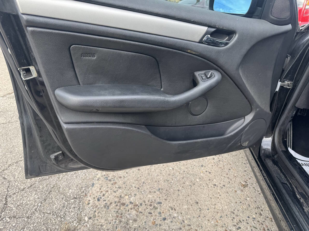 Used 2004 BMW 325i Sedan image 25