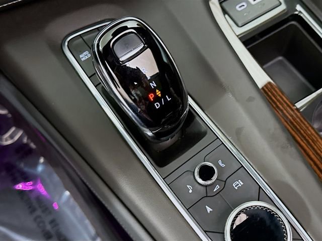 Used 2022 Cadillac Escalade Premium Luxury AWD/4WD image 19
