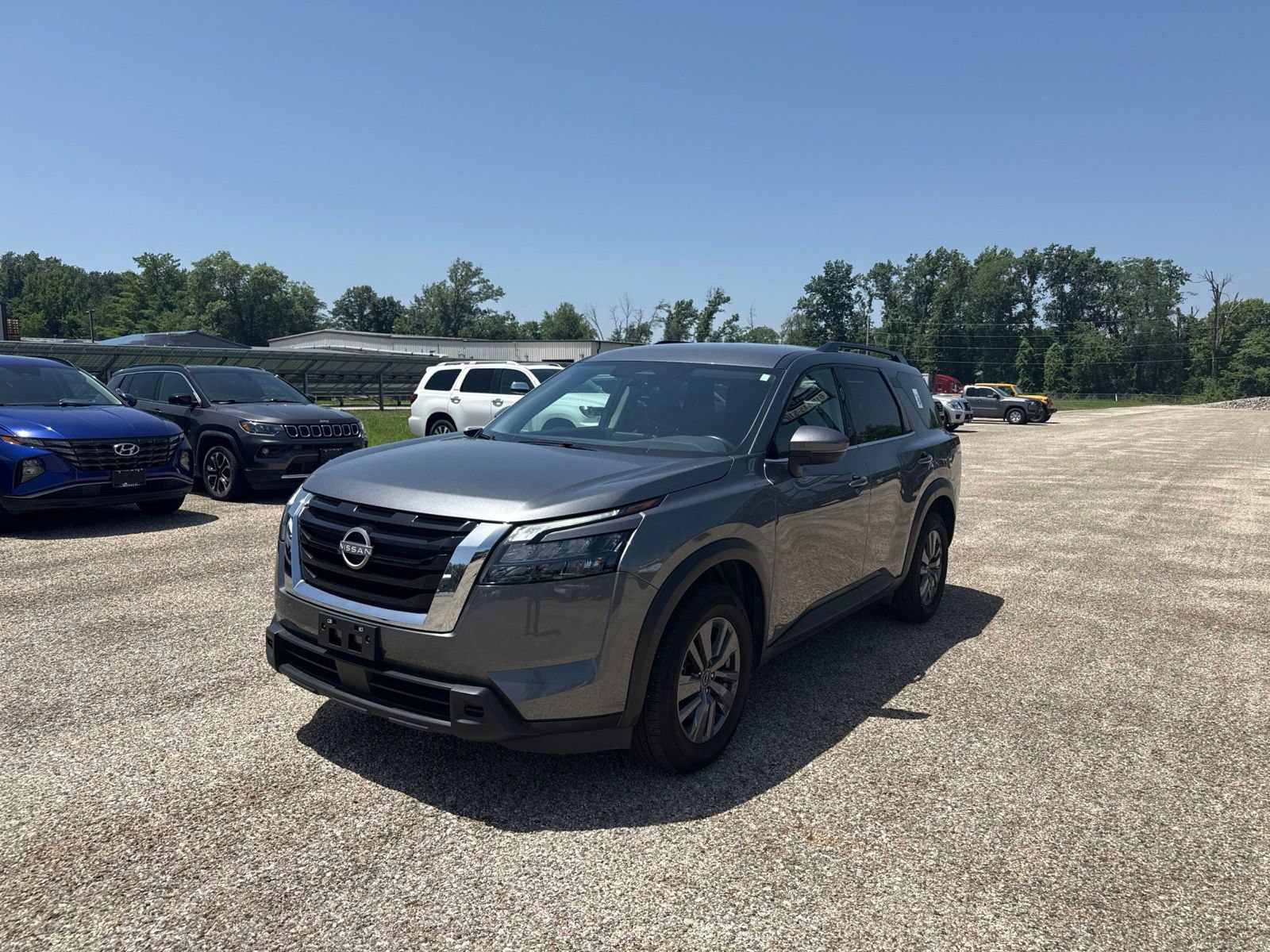 Used 2024 Nissan Pathfinder SV FWD image 6